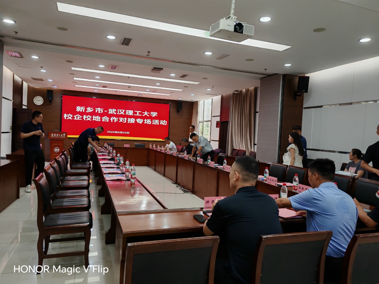 新鄉(xiāng)市卅亞過濾設(shè)備有限公司與武漢理工大學(xué)攜手共創(chuàng)校企合作新篇章！